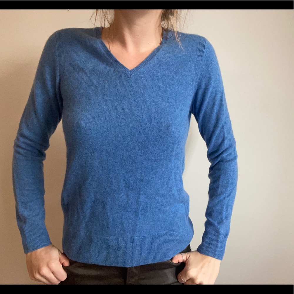 Blue cashmere sweater sans 5th